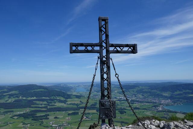 Der berühmte Schoberblick - Teil zwei: Rechts der Mondsee, in der Bildmitte der Irrsee.  | Foto: Thomas Neuhold
