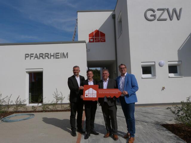 Landesrat Heinrich Dorner, Vizebürgermeister Marcel Geissler, Bürgermeister Manfred Degendorfer und OSG-Vorstandsdirektor Alfred Kollar 