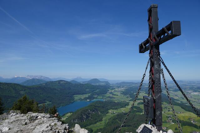 Der berühmte Schoberblick auf den Fuschlsee. Auf neun Uhr übrigens gut der Untersberg (links) und der Gaisberg (Bildmitte) zu erkennen.  | Foto: Thomas Neuhold