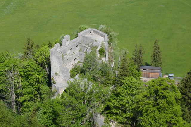 Die Burgruine Wartenfels aus der Vogelperspektive.  | Foto: Thomas Neuhold
