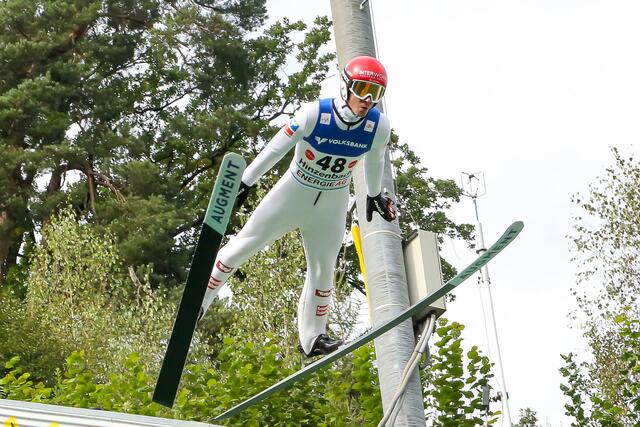 Manuel Fettner belegte mit zwei guten Sprüngen den 3. Platz.  | Foto: UVB Hinzenbach Dietmaier