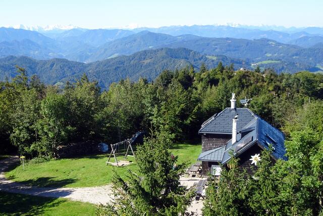 Schöner Tiefblick vom Aussichtturm