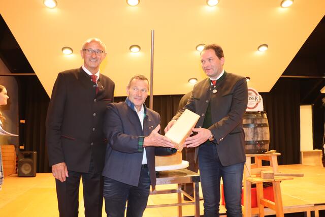 LR Toni Mattle, Bgm. Hermann Huber und BM Norbert Totschnig (v.l.). | Foto: Othmar Kolp
