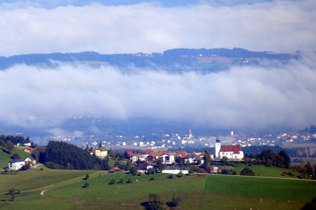 St. Leonhard am Walde, dahinter der Amstettner Raum