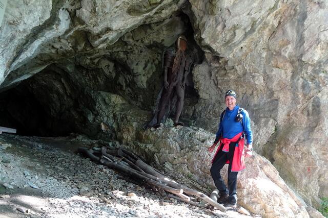 Beim Eingang der Tannhäuserhöhle