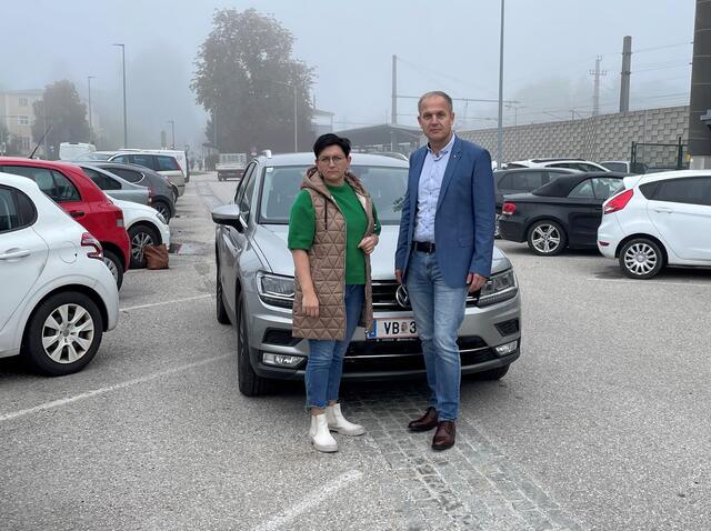 ÖAAB Bezirksobfrau Manuel Gschwandtner und Bezirksparteiobmann Christian Mader fordern bei der P&amp;R-Problematik zum Handeln auf.
 | Foto: OÖVP