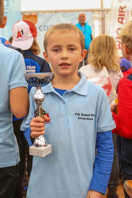 Manuel Brunner mit der Trophäe.  | Foto: UVB Hinzenbach Dietmaier