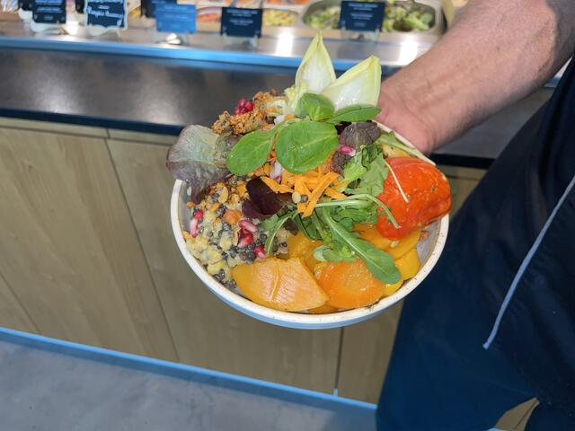 Frisch, köstlich und trotzdem schnell bekommt man sein veganes Mittagsmenü im Venuss, hier etwa im Bistro Heiligenstadt. | Foto: Johannes Reiterits