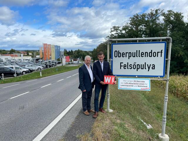Allein in Oberpullendorf gibt es 353 Unternehmen. Foto: KommR Stefan Kneisz (l.) und Oberpullendorfs Bürgermeister Johann Heisz. | Foto: WKO