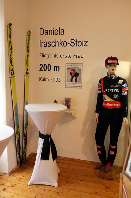 Daniela Iraschko-Stolz fliegt 2003 in Kulm als erste Frau 200 Meter. | Foto: Richard Kern