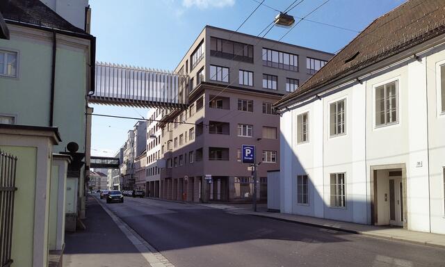 Zustimmung erhielten die überarbeiteten Pläne für die Aufstockung des Gebäudes der Barmherzigen Schwestern in der Herrenstraße. Darin ist auch eine neue Verbindungsbrücke zwischen den beiden Trakten vorgesehen. | Foto: Stögmüller Architekten ZT GmbH Linz