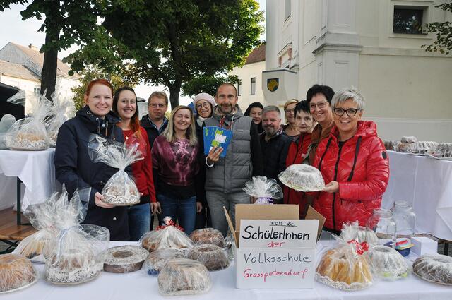 410 Euro kam bei der "Guglhupf unterwegs"-Aktion der SPÖ Frauen für die Volksschule Großpetersdorf zusammen. | Foto: SPÖ Großpetersdorf
