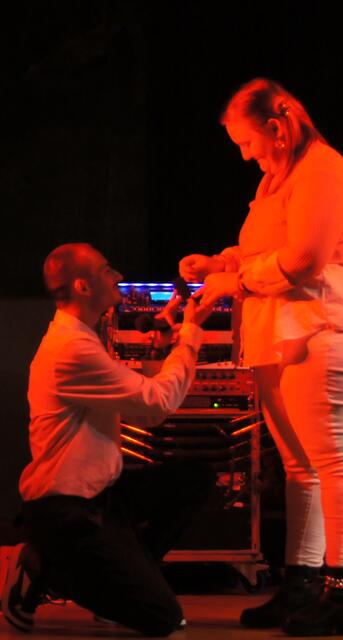 Highlight: Einer der Teilnehmer nutzte den würdigen Rahmen, um seiner Freundin einen Heiratsantrag zu machen. | Foto: Sandra Ladner