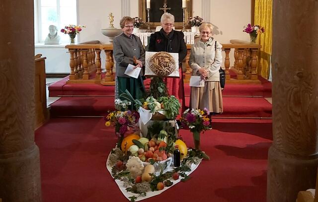 Die "Kirchendamen"  Irmi Haubenwallner, Hilde Auer, Helga Wykydal
