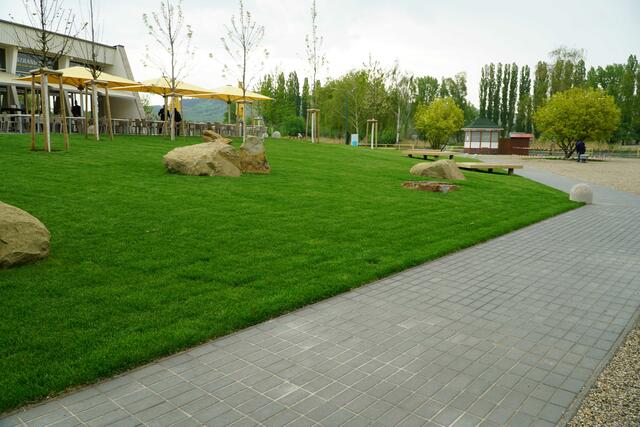 Feuerprobe bestanden – Terrasse und Eingangsbereich wurden in diesem Frühjahr komplett neu gestaltet. | Foto: Stadtgemeinde Klosterneuburg/Lutz