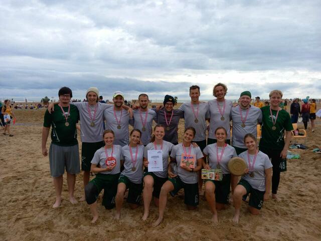 Eine Bronze Medaille wurde von der Gleisdorfer Mannschaft aus Bibione in die Heimat mitgebracht.  | Foto: zVg
