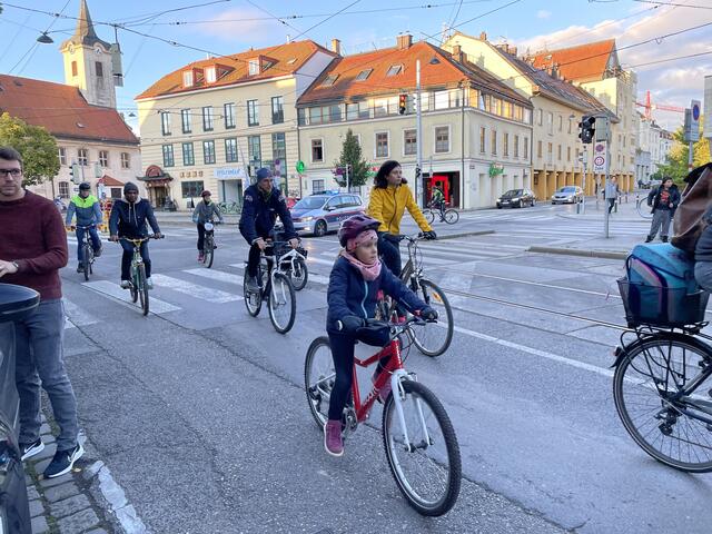 Auf der Lainzer Straße in Richtung NMS Veitingergasse. | Foto: Kautzky