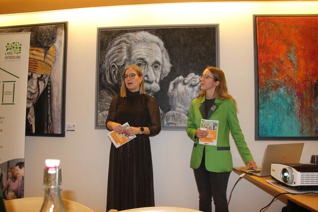Tamara Schober und Bianca Lamprecht können stolz auf eine erfolgreiche Bildungsreihe zurückblicken | Foto: RegionalMedien