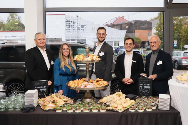Luden zum Business-Frühstück: Rudolf Grandits, Julia Harmtodt, Martin Fuchs, Thomas Harmtodt und Siegfried Nerath (v.l.). | Foto: Alfred Mayer