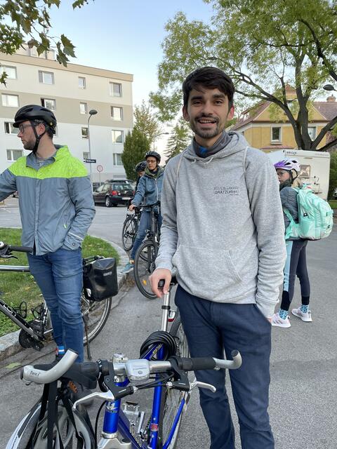 Auch der Hietzinger Grünen-Obmann Christopher Hetfleisch fuhr beim Bicibus mit. | Foto: Kautzky
