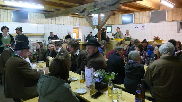 Zahlreiche Besucher im Feierwehrstadel
