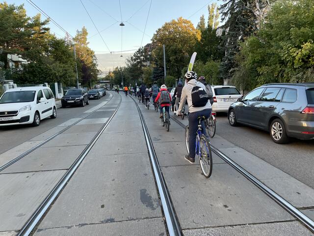 Über die Hofwiesengasse ging's weiter nach Lainz. | Foto: Kautzky