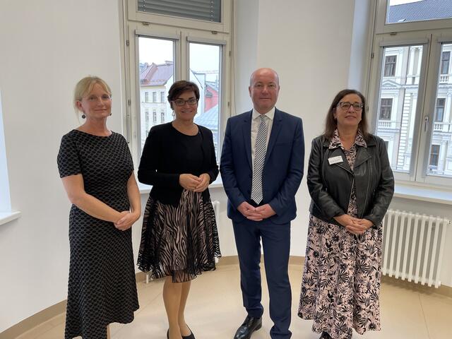 Dr.in Brigitta Lienbacher, LHStv.in Beate Prettner, KABEG-Vorstand Arnold Gabriel und Primaria Dr.in Christa Rados freuen sich über die Eröffnung des Psychosozialen Therapiezentrums in Villach.  | Foto: MeinBezirk.at