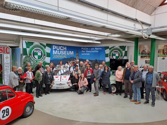 Der Ausflug ins Puch Museum freute alle Teilnehmerinnen und Teilnehmer aus Edelschrott. | Foto: Holzmann