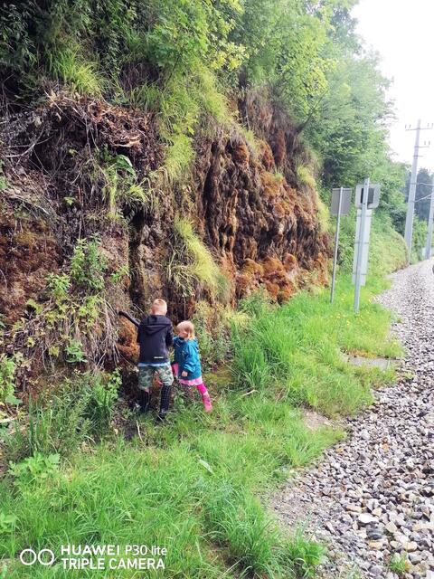 Um der depressiven Stimmung in der lichtarmen Jahreszeit zu entrinnen, geht Antia Wallach sehr viel mit ihren Kindern spazieren. | Foto: Wallach