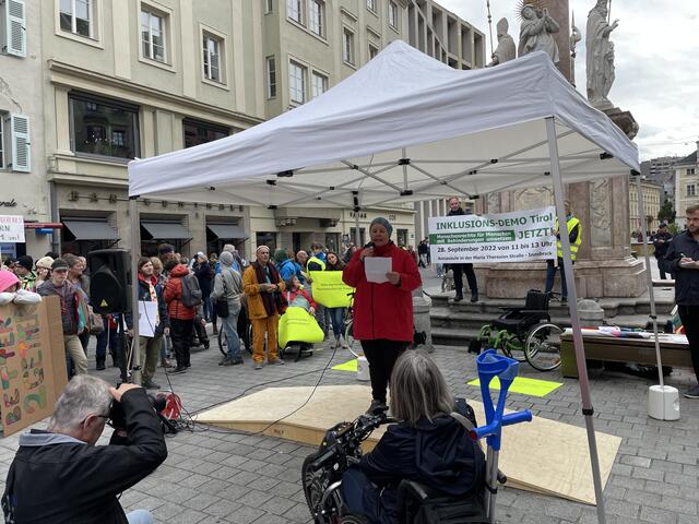 Zahlreiche Menschen, machten auf Missstände aufmerksam, die es zu beheben gilt.  | Foto: Michael Steger