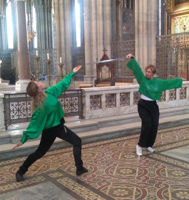 J^sWord Tanzmedi(t)ation am Pfad der Gleichnisse, Votivkirche, Bibel Pfad 2022
Konzept, Choreo, Tanz: Tatjana christelbauer
Tai Chi Schwert: Ursula Wagner | Foto: Tatjana Christelbauer