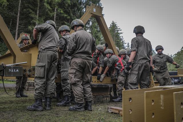 Der aus fünf Unteroffizieren und 25 Grundwehrdienern bestehende Baupionier- und Katastropheneinsatzzug bereitet sich auf eine rasche und qualifizierte Hilfeleistung nach Elementarereignissen vor. | Foto: Bundesheer, Vizeleutnant Martin Hörl
