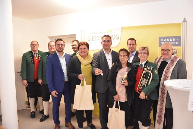 Manfred Himmelbauer, Kapellmeister Johann Eblinger, Siegfried Nagelhofer, Manuel Scherscher, Abgeordnete zum NÖ Landtag Michaela Hinterholzer, Bürgermeister Christian Haberhauer, Hildegard Bauer, Peter Forthuber, Edeltraud Eblinger, Pater Michael Prinz
 | Foto: Elli Stöckl, Stadtgemeinde Amstetten