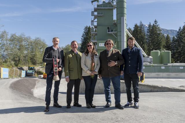 GF Thomas Mayr, GF Franz Fröschl, GF Bruni Fröschl, GF Eduard Fröschl, Eduard Fröschl jun. (v. li.). | Foto: Foto Gretter