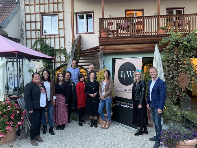 Das erste Netzwerktreffen der Iron Women – Frauen an der Eisenstraße, erfreute sich großer Beliebtheit v.l.: Bianca Klapfer, Kerstin Dohr, Maeve Doyle, Susanne Leitner-Böchzelt, Gerfried Tiffner, Ines Peinhaupt, Flory Karner, Simone Maurer-Jobst, Kornelia Lemmer, Karin Hojak-Talaber, Mario Abl | Foto: ironwomen