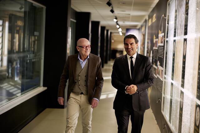 Kurt Mann (l.) und Marcus Arige beim Rundgang in der Bäckerei Mann im Liesinger Industriegebiet. | Foto: SWV