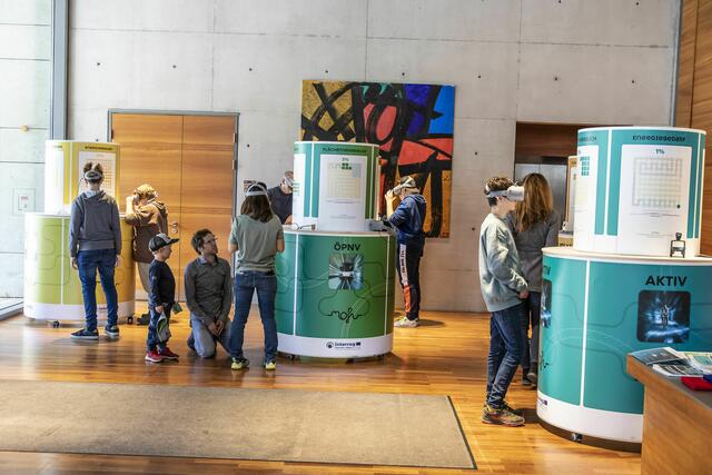 Viele Interessierte nutzten am autofreien Tag die Möglichkeit, um im Congress Center an der "Future-Mobility-Roadshow" teilzunehmen. | Foto: Studio Kopfsache