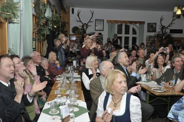Bilder aus glücklichen Tagen im Raxkönig – hier der traditionelle Holzknechtball.
