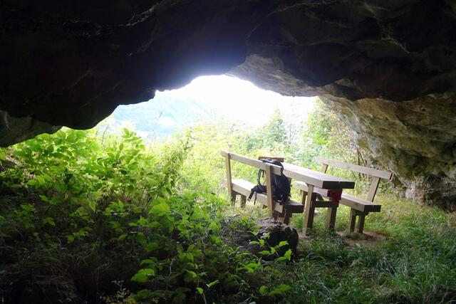 Die Riegl-Hohlmauer mit der schönen Sitzgarnitur