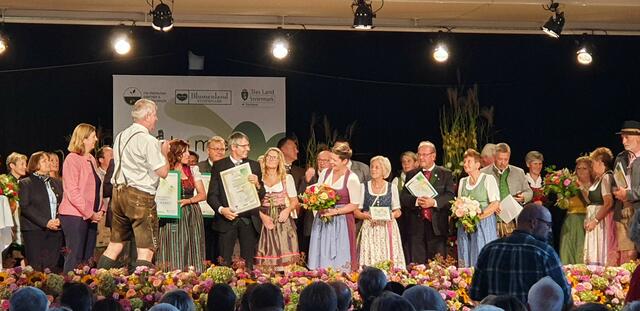 Große Freude und Stolz über die vielen Auszeichnungen, darunter 4 "Floras", für die Marktgemeinde Kammern beim 63. Landesblumenschmuckbewerb 2022.  | Foto: Marktgemeinde Kammern