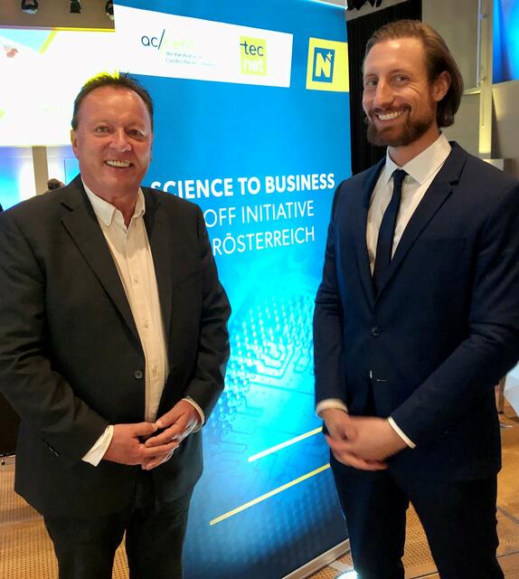 Landtagsabgeordneter Hannes Weninger mit Moderator Martin Moder, Molekularbiologe der Science Busters | Foto: privat