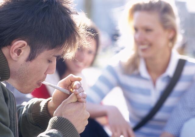 Der Dealer hat Konsumentinnen und Konsumenten unter anderem mit Marihuana versorgt. | Foto: Symbolfoto MEV