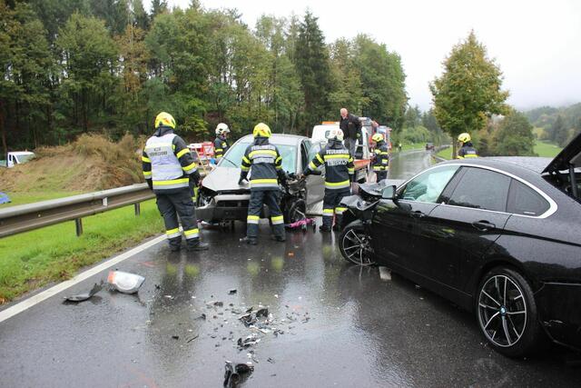 Drei Autos sind in Eibiswald zusammengestoßen. | Foto: FF Hörmsdorf