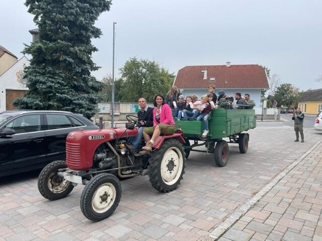 Die Traktorfahrt war ein Highlight. | Foto: Petra Falk