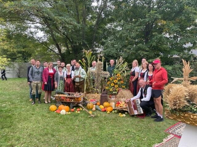 Mehr als 100 Besucherinnen und Besucher kamen zum Erntedankfest nach Weigelsdorf. | Foto: Petra Falk