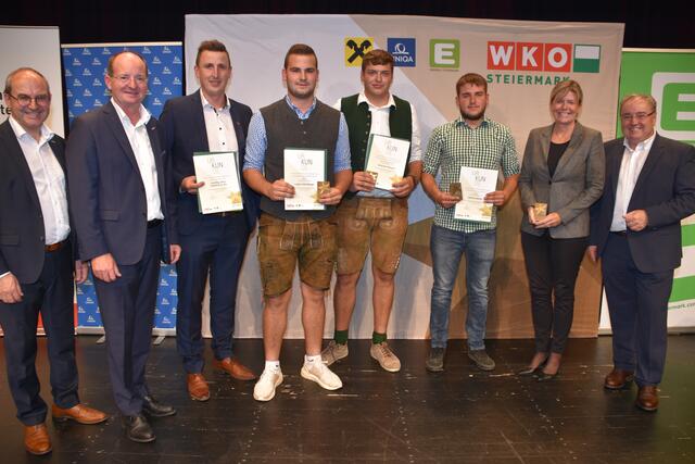 Auch die Lieb Bau Gruppe hatte diesmal vier Lehrlinge, die in verschiedenen Berufen ihren Lehrabschluss mit ausgezeichnetem Erfolg abschlossen. | Foto: RegionalMedien Steiermark/Hofmüller
