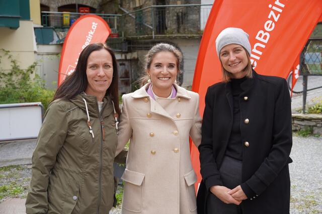 Lisa Loferer, Geschäftsführerin Kur- und Tourismusverband Bad Gastein (re.) mit Mitarbeiterin Rosi Hauser (li.) und | Foto: RegionalMedien Salzburg
