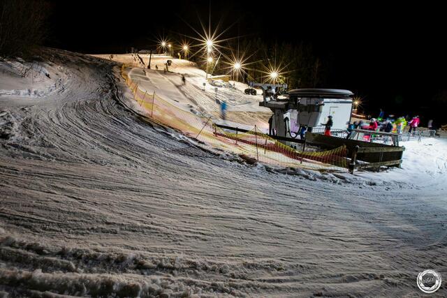 Der Schorschi-Lift in St. Georgen am Walde bei Flutlicht. | Foto: FotoGrafik Bruno Haneder