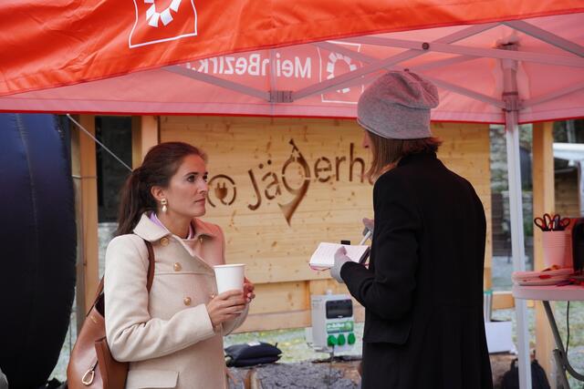 Lisa Loferer, Geschäftsführerin Kur- und Tourismusverband Bad Gastein im Interview mit Chefredakteurin Julia Hettegger.  | Foto: RegionalMedien Salzburg