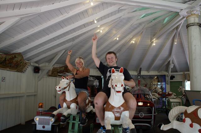 Europas ältestes Ringelspiel begeistert nicht nur die Kinder, sondern auch die Älteren. Es ist das Herzstück des Park Hrabalek. | Foto: Karl Pufler